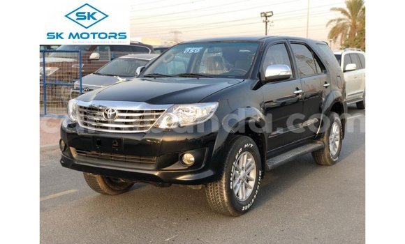 Nunua Imported Toyota Fortuner Nyeusi Gari ndani ya Import - Dubai nchini Uganda