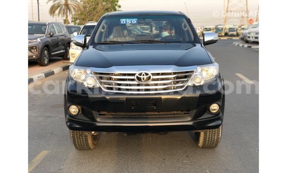 Nunua Imported Toyota Fortuner Nyeusi Gari ndani ya Import - Dubai nchini Uganda Nunua Imported Toyota Fortuner Nyeusi Gari ndani ya Import - Dubai nchini Uganda