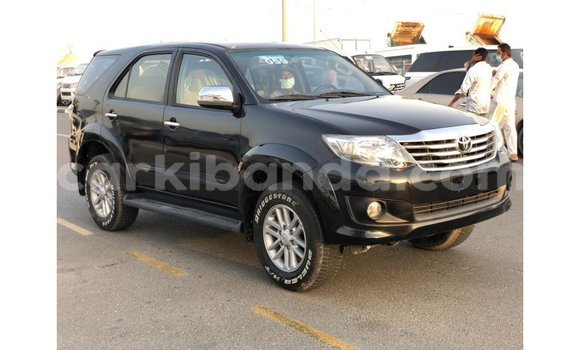 Nunua Imported Toyota Fortuner Nyeusi Gari ndani ya Import - Dubai nchini Uganda Nunua Imported Toyota Fortuner Nyeusi Gari ndani ya Import - Dubai nchini Uganda