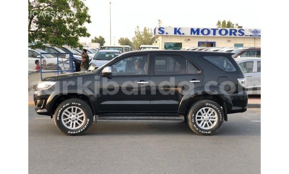 Nunua Imported Toyota Fortuner Nyeusi Gari ndani ya Import - Dubai nchini Uganda Nunua Imported Toyota Fortuner Nyeusi Gari ndani ya Import - Dubai nchini Uganda