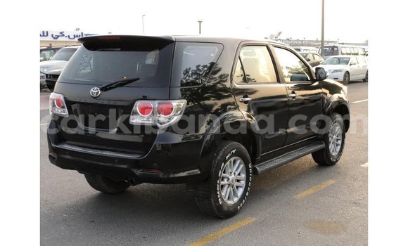 Nunua Imported Toyota Fortuner Nyeusi Gari ndani ya Import - Dubai nchini Uganda Nunua Imported Toyota Fortuner Nyeusi Gari ndani ya Import - Dubai nchini Uganda