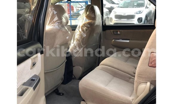 Nunua Imported Toyota Fortuner Nyeusi Gari ndani ya Import - Dubai nchini Uganda Nunua Imported Toyota Fortuner Nyeusi Gari ndani ya Import - Dubai nchini Uganda