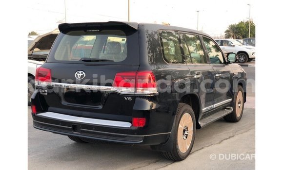 Nunua Imported Toyota Land Cruiser Nyeusi Gari ndani ya Import - Dubai nchini Uganda Nunua Imported Toyota Land Cruiser Nyeusi Gari ndani ya Import - Dubai nchini Uganda