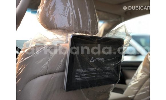Nunua Imported Toyota Land Cruiser Nyeusi Gari ndani ya Import - Dubai nchini Uganda Nunua Imported Toyota Land Cruiser Nyeusi Gari ndani ya Import - Dubai nchini Uganda