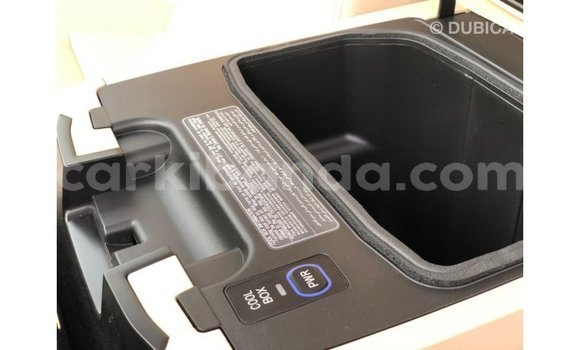 Nunua Imported Toyota Land Cruiser Nyeusi Gari ndani ya Import - Dubai nchini Uganda Nunua Imported Toyota Land Cruiser Nyeusi Gari ndani ya Import - Dubai nchini Uganda