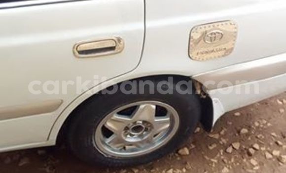 Acheter Occasion Voiture Toyota Premio Blanc à Kampala, Ouganda Acheter Occasion Voiture Toyota Premio Blanc à Kampala, Ouganda