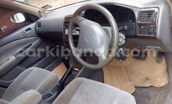 Acheter Occasion Voiture Toyota Premio Blanc à Kampala, Ouganda Acheter Occasion Voiture Toyota Premio Blanc à Kampala, Ouganda