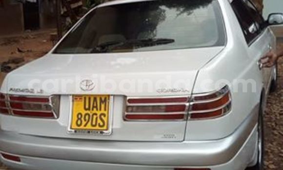 Acheter Occasion Voiture Toyota Premio Blanc à Kampala, Ouganda Acheter Occasion Voiture Toyota Premio Blanc à Kampala, Ouganda