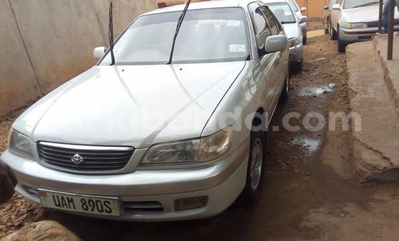 Acheter Occasion Voiture Toyota Premio Blanc à Kampala, Ouganda Acheter Occasion Voiture Toyota Premio Blanc à Kampala, Ouganda