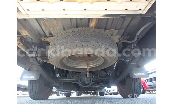 Acheter Import Voiture Nissan Caravan Blanc à Import - Dubai, Ouganda Acheter Import Voiture Nissan Caravan Blanc à Import - Dubai, Ouganda