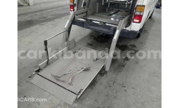 Acheter Import Voiture Nissan Caravan Blanc à Import - Dubai, Ouganda Acheter Import Voiture Nissan Caravan Blanc à Import - Dubai, Ouganda