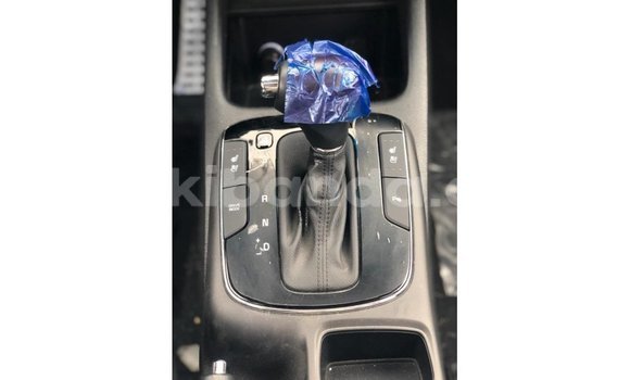 Acheter Import Voiture Kia Cerato Blanc à Import - Dubai, Ouganda Acheter Import Voiture Kia Cerato Blanc à Import - Dubai, Ouganda