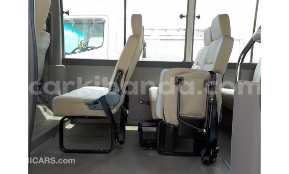Acheter Import Voiture Toyota Coaster Blanc à Import - Dubai, Ouganda Acheter Import Voiture Toyota Coaster Blanc à Import - Dubai, Ouganda