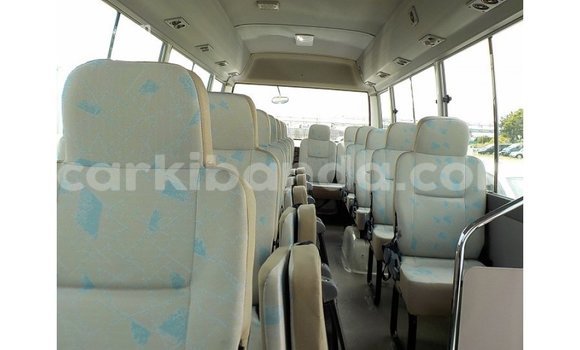 Acheter Import Voiture Toyota Coaster Blanc à Import - Dubai, Ouganda Acheter Import Voiture Toyota Coaster Blanc à Import - Dubai, Ouganda