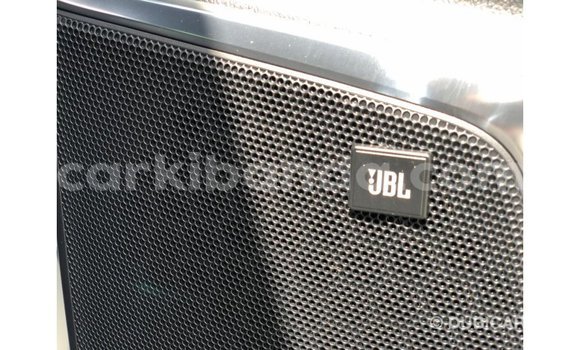 Acheter Import Voiture Toyota Alphard Blanc à Import - Dubai, Ouganda Acheter Import Voiture Toyota Alphard Blanc à Import - Dubai, Ouganda