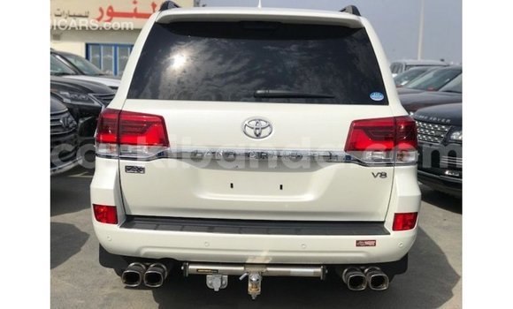Acheter Import Voiture Toyota Land Cruiser Blanc à Import - Dubai, Ouganda Acheter Import Voiture Toyota Land Cruiser Blanc à Import - Dubai, Ouganda