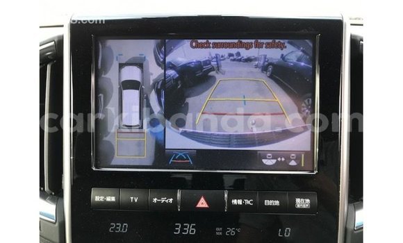 Acheter Import Voiture Toyota Land Cruiser Blanc à Import - Dubai, Ouganda Acheter Import Voiture Toyota Land Cruiser Blanc à Import - Dubai, Ouganda