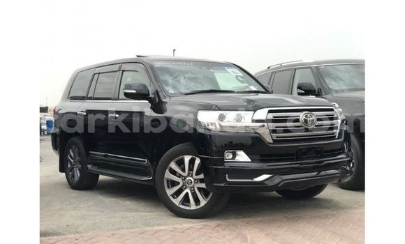 Nunua Imported Toyota Land Cruiser Nyeusi Gari ndani ya Import - Dubai nchini Uganda