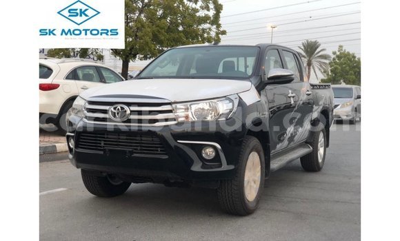 Gura Imported Toyota Hilux Black Imodoka i Import - Dubai mu Uganda