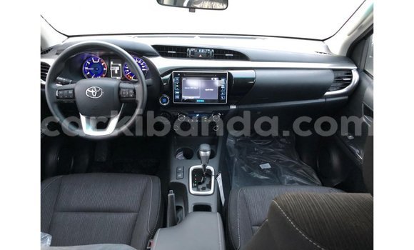 Acheter Import Voiture Toyota Hilux Noir à Import - Dubai, Ouganda Acheter Import Voiture Toyota Hilux Noir à Import - Dubai, Ouganda