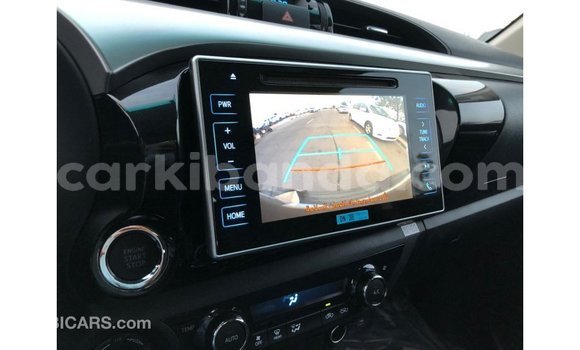 Acheter Import Voiture Toyota Hilux Noir à Import - Dubai, Ouganda Acheter Import Voiture Toyota Hilux Noir à Import - Dubai, Ouganda