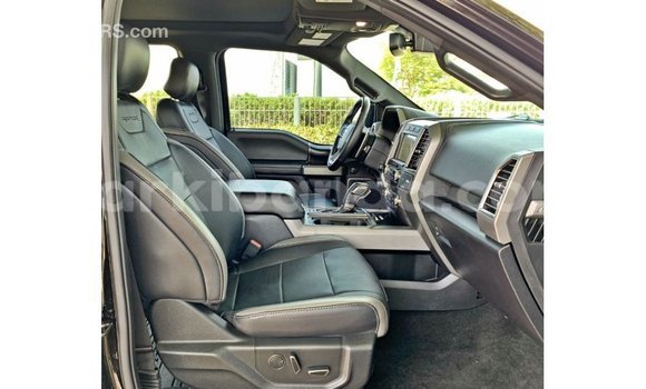 Acheter Import Voiture Ford Club Wagon Noir à Import - Dubai, Ouganda Acheter Import Voiture Ford Club Wagon Noir à Import - Dubai, Ouganda