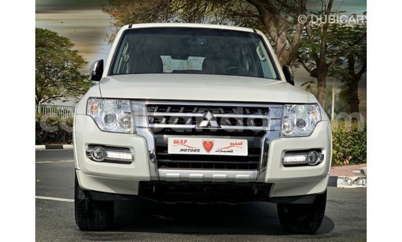Acheter Import Voiture Mitsubishi Pajero Blanc à Import - Dubai, Ouganda Acheter Import Voiture Mitsubishi Pajero Blanc à Import - Dubai, Ouganda