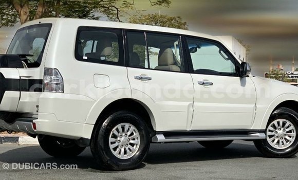 Acheter Import Voiture Mitsubishi Pajero Blanc à Import - Dubai, Ouganda Acheter Import Voiture Mitsubishi Pajero Blanc à Import - Dubai, Ouganda