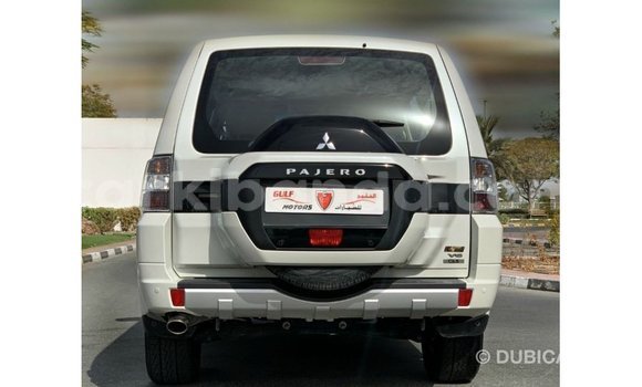 Acheter Import Voiture Mitsubishi Pajero Blanc à Import - Dubai, Ouganda Acheter Import Voiture Mitsubishi Pajero Blanc à Import - Dubai, Ouganda