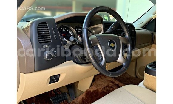Acheter Import Voiture Chevrolet Silverado Blanc à Import - Dubai, Ouganda Acheter Import Voiture Chevrolet Silverado Blanc à Import - Dubai, Ouganda