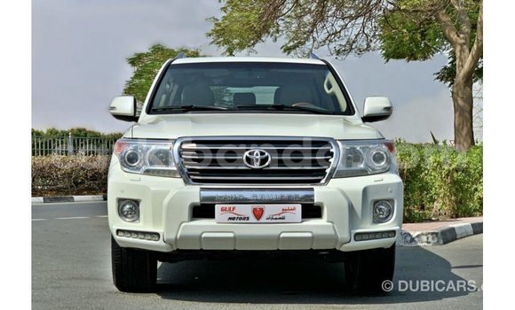 Acheter Import Voiture Toyota Land Cruiser Blanc à Import - Dubai, Ouganda Acheter Import Voiture Toyota Land Cruiser Blanc à Import - Dubai, Ouganda