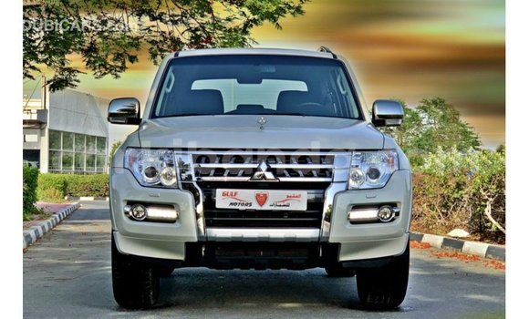 Acheter Import Voiture Mitsubishi Pajero Blanc à Import - Dubai, Ouganda Acheter Import Voiture Mitsubishi Pajero Blanc à Import - Dubai, Ouganda