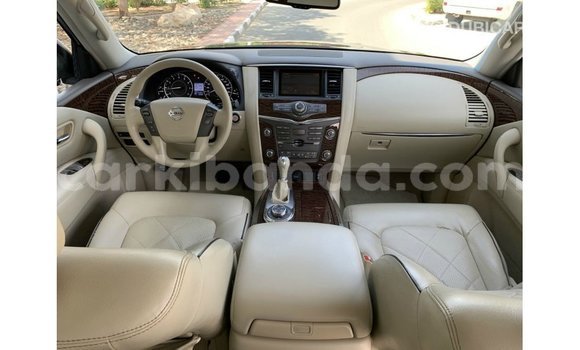 Nunua Imported Nissan Patrol Nyeusi Gari ndani ya Import - Dubai nchini Uganda Nunua Imported Nissan Patrol Nyeusi Gari ndani ya Import - Dubai nchini Uganda