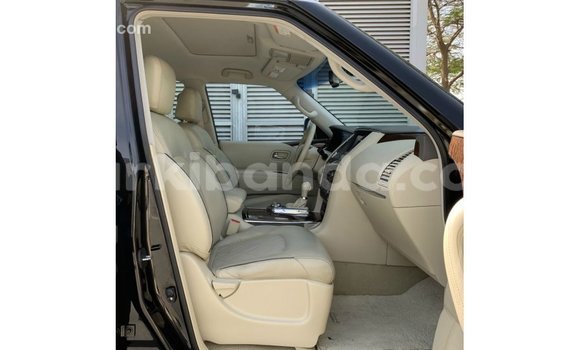 Nunua Imported Nissan Patrol Nyeusi Gari ndani ya Import - Dubai nchini Uganda Nunua Imported Nissan Patrol Nyeusi Gari ndani ya Import - Dubai nchini Uganda