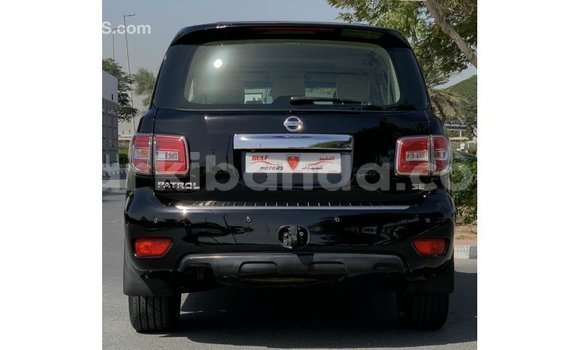 Nunua Imported Nissan Patrol Nyeusi Gari ndani ya Import - Dubai nchini Uganda Nunua Imported Nissan Patrol Nyeusi Gari ndani ya Import - Dubai nchini Uganda