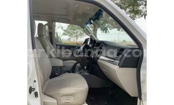 Gura Imported Mitsubishi Pajero White Imodoka i Import - Dubai mu Uganda Gura Imported Mitsubishi Pajero White Imodoka i Import - Dubai mu Uganda