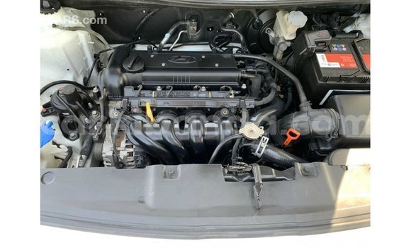 Acheter Import Voiture Hyundai Accent Blanc à Import - Dubai, Ouganda Acheter Import Voiture Hyundai Accent Blanc à Import - Dubai, Ouganda