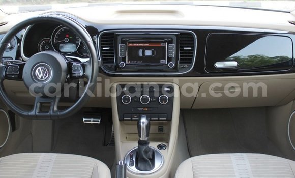 Acheter Import Voiture Volkswagen Beetle Bleu à Import - Dubai, Ouganda Acheter Import Voiture Volkswagen Beetle Bleu à Import - Dubai, Ouganda