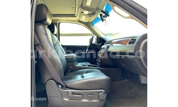 Nunua Imported Chevrolet Suburban Nyeusi Gari ndani ya Import - Dubai nchini Uganda Nunua Imported Chevrolet Suburban Nyeusi Gari ndani ya Import - Dubai nchini Uganda
