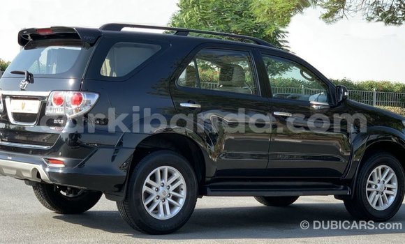 Acheter Import Voiture Toyota Fortuner Noir à Import - Dubai, Ouganda Acheter Import Voiture Toyota Fortuner Noir à Import - Dubai, Ouganda