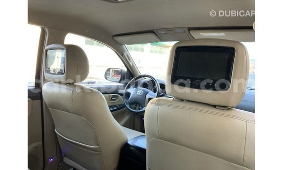 Acheter Import Voiture Toyota Fortuner Noir à Import - Dubai, Ouganda Acheter Import Voiture Toyota Fortuner Noir à Import - Dubai, Ouganda