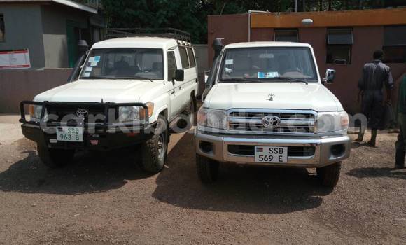 Buy Used Toyota Land Cruiser White Car in Kampala in Uganda Buy Used Toyota Land Cruiser White Car in Kampala in Uganda