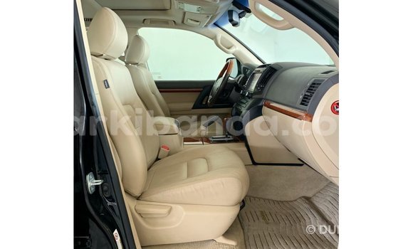 Nunua Imported Toyota Land Cruiser Nyeusi Gari ndani ya Import - Dubai nchini Uganda Nunua Imported Toyota Land Cruiser Nyeusi Gari ndani ya Import - Dubai nchini Uganda
