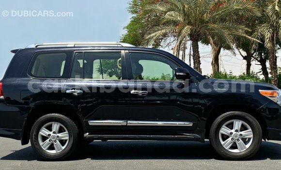 Nunua Imported Toyota Land Cruiser Nyeusi Gari ndani ya Import - Dubai nchini Uganda Nunua Imported Toyota Land Cruiser Nyeusi Gari ndani ya Import - Dubai nchini Uganda