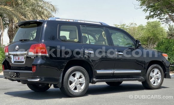 Nunua Imported Toyota Land Cruiser Nyeusi Gari ndani ya Import - Dubai nchini Uganda Nunua Imported Toyota Land Cruiser Nyeusi Gari ndani ya Import - Dubai nchini Uganda