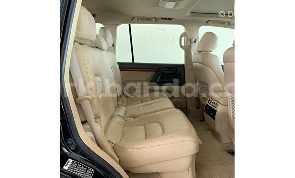 Nunua Imported Toyota Land Cruiser Nyeusi Gari ndani ya Import - Dubai nchini Uganda Nunua Imported Toyota Land Cruiser Nyeusi Gari ndani ya Import - Dubai nchini Uganda