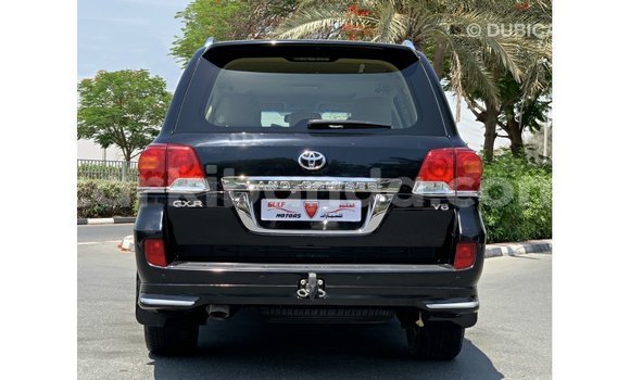 Nunua Imported Toyota Land Cruiser Nyeusi Gari ndani ya Import - Dubai nchini Uganda Nunua Imported Toyota Land Cruiser Nyeusi Gari ndani ya Import - Dubai nchini Uganda