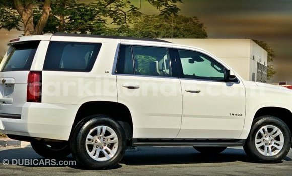 Acheter Import Voiture Chevrolet Tahoe Blanc à Import - Dubai, Ouganda Acheter Import Voiture Chevrolet Tahoe Blanc à Import - Dubai, Ouganda