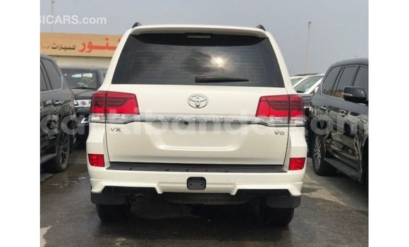 Gura Imported Toyota Land Cruiser White Imodoka i Import - Dubai mu Uganda Gura Imported Toyota Land Cruiser White Imodoka i Import - Dubai mu Uganda