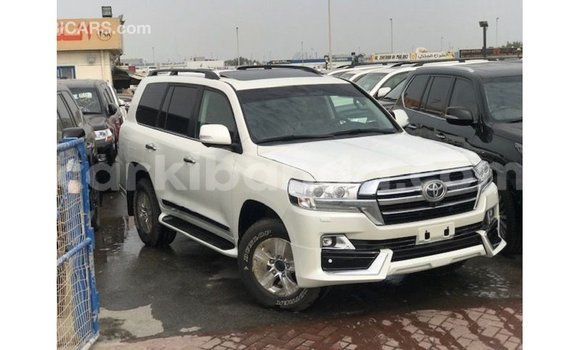 Gura Imported Toyota Land Cruiser White Imodoka i Import - Dubai mu Uganda Gura Imported Toyota Land Cruiser White Imodoka i Import - Dubai mu Uganda